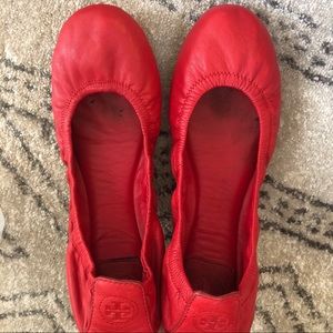 TORY BURCH EDDIE RED SOFT SCRUNCH BALLET FLAT